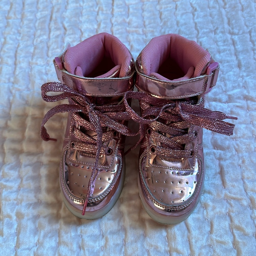 Cute Toddler boots hot pink shiny color , the laces are sparkly.